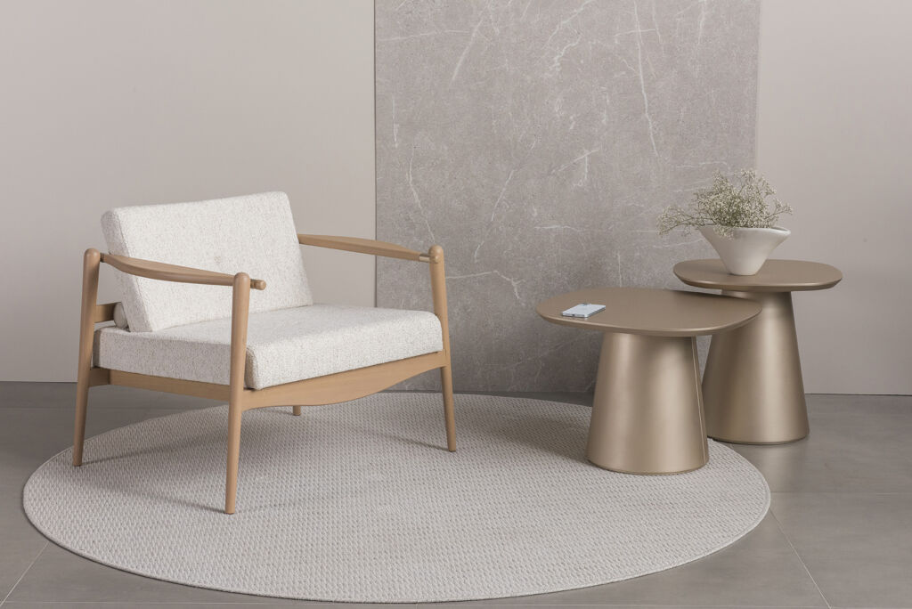 Luxo e Sofisticação: Elevato Casa chega ao site da Elevato 6 Poltrona Sillá da Gottems assinada por Fabrício Roncca, com design moderno e linhas inspiradas no voo dos pássaros, disponível na Elevato Casa.